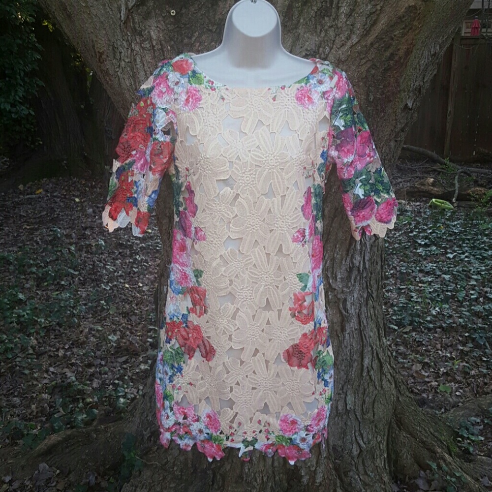 Flowery lace cutout dress - Picture 1 of 6